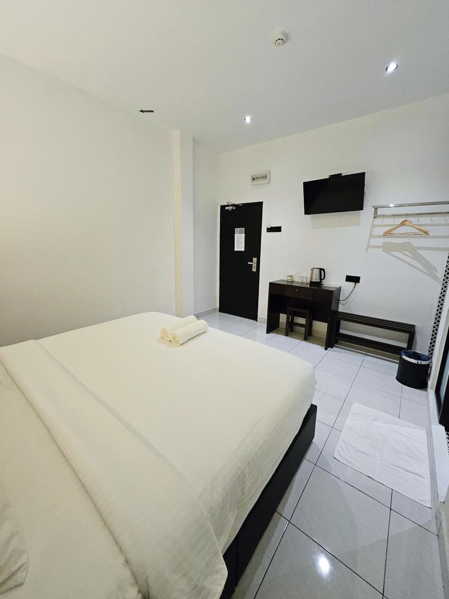 By Sky Hive Inn George Town