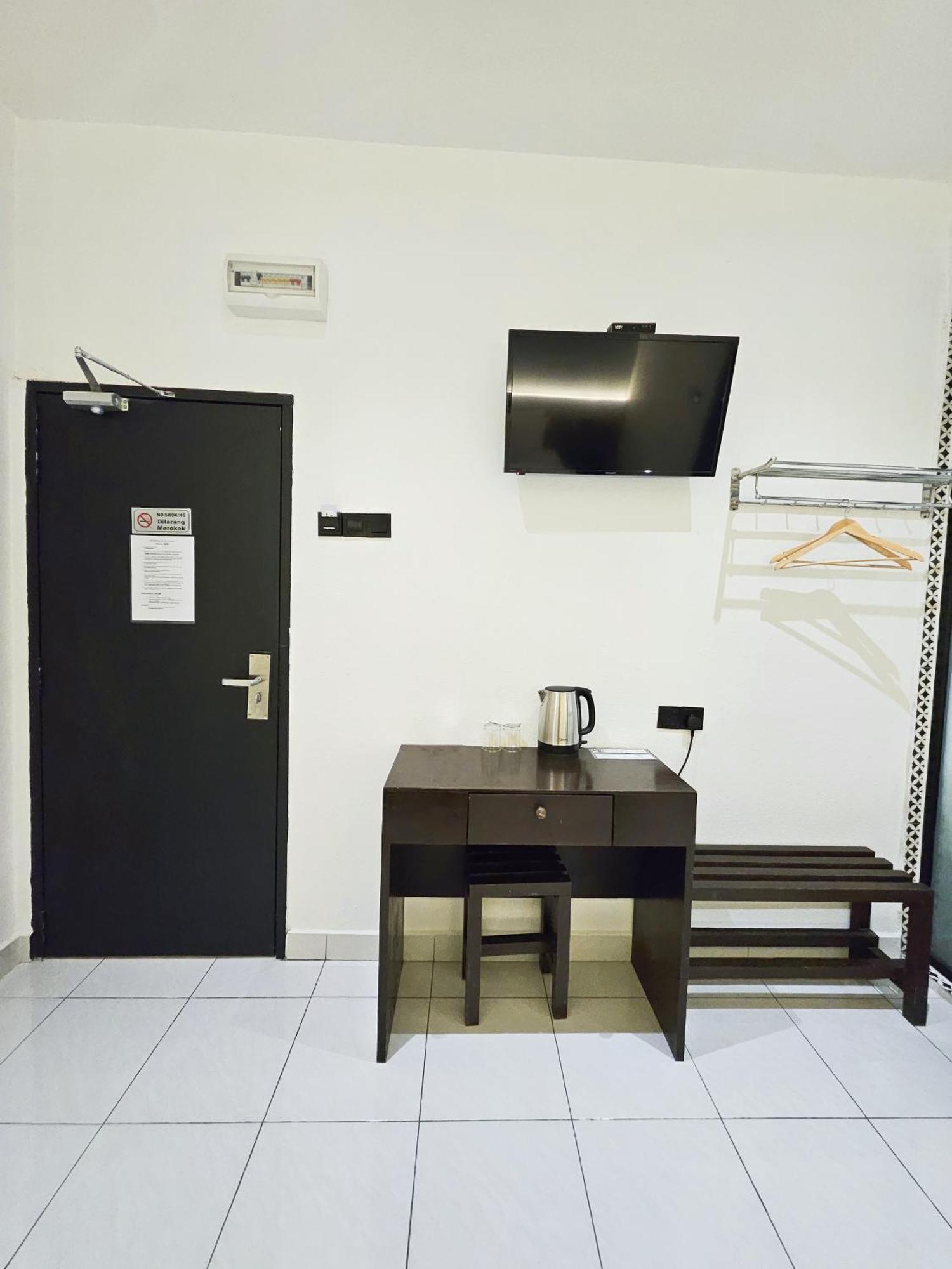 By Sky Hive Inn George Town