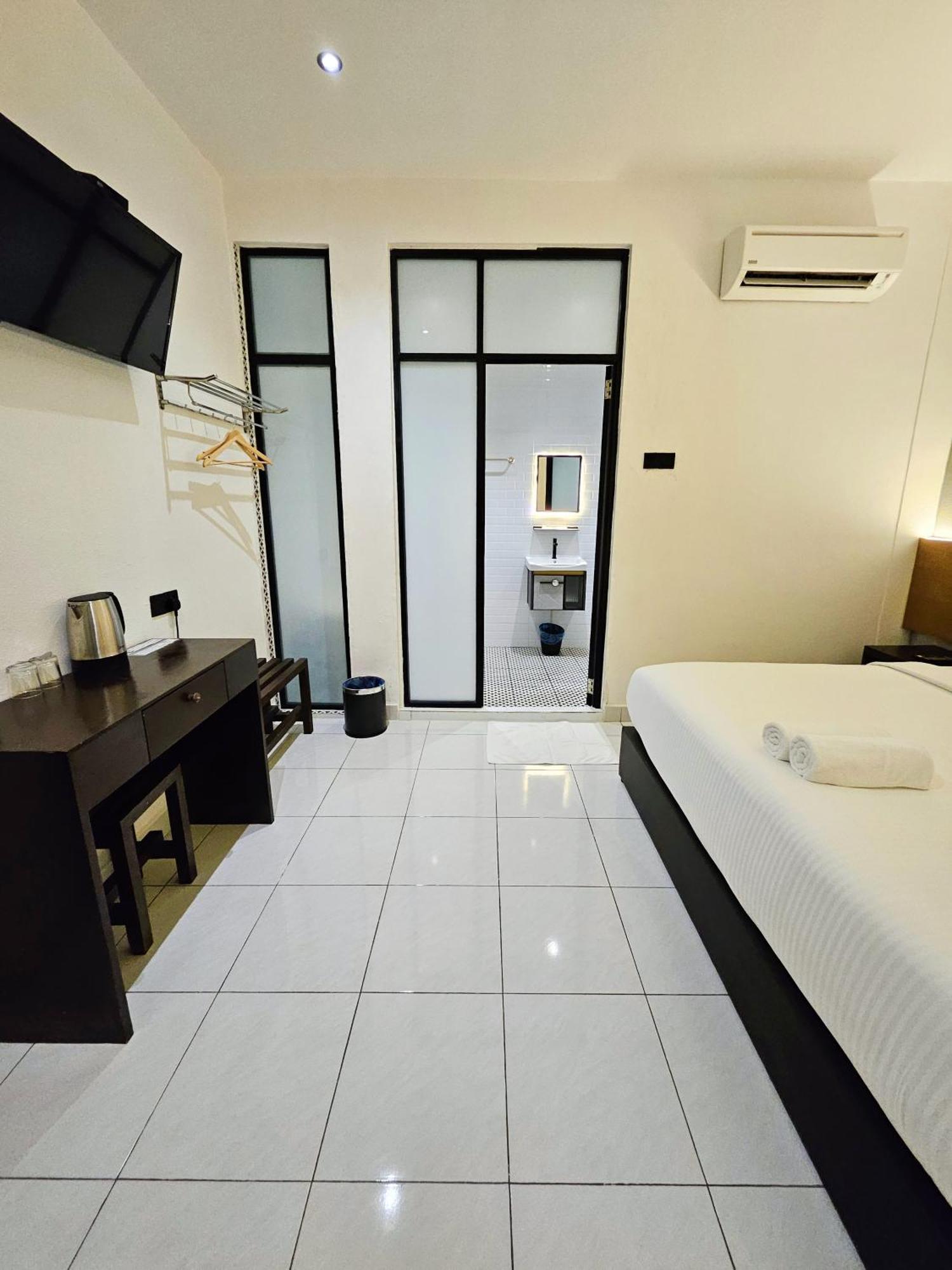 By Sky Hive Inn George Town