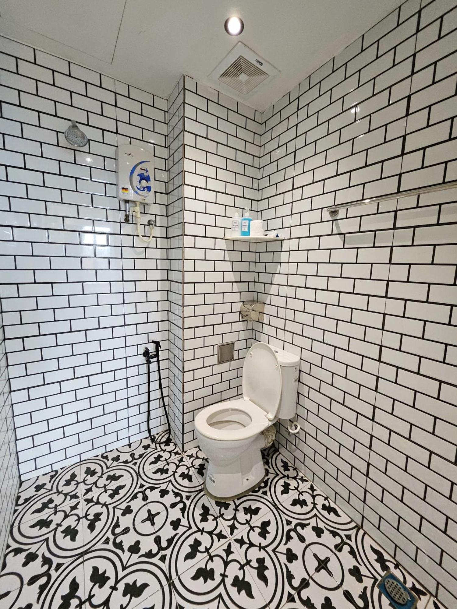 By Sky Hive Inn George Town