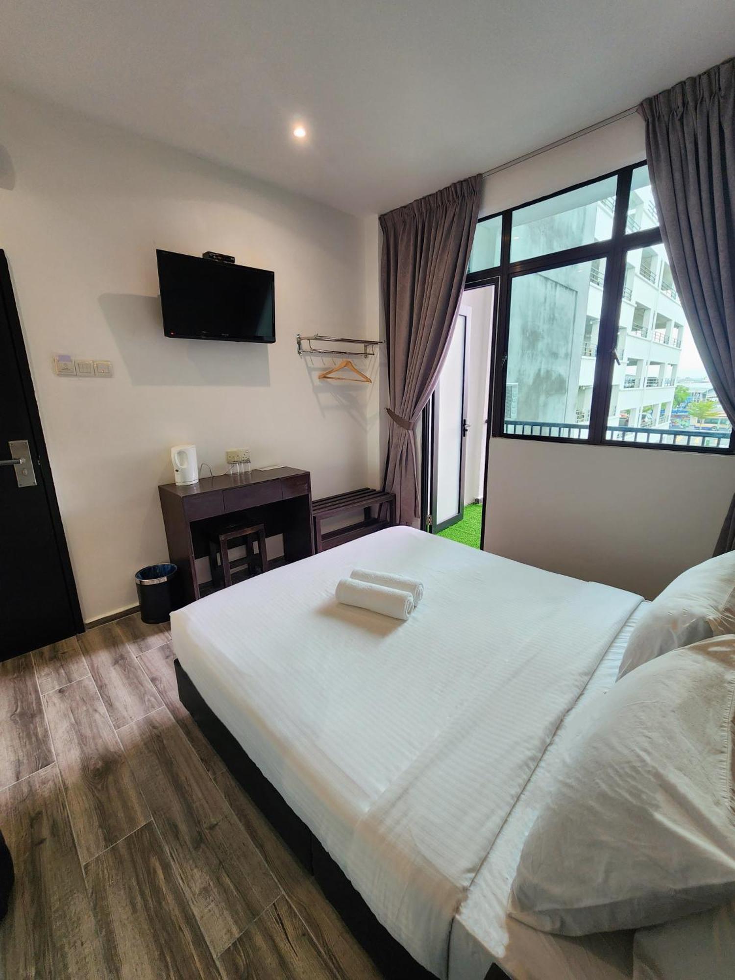 By Sky Hive George Town