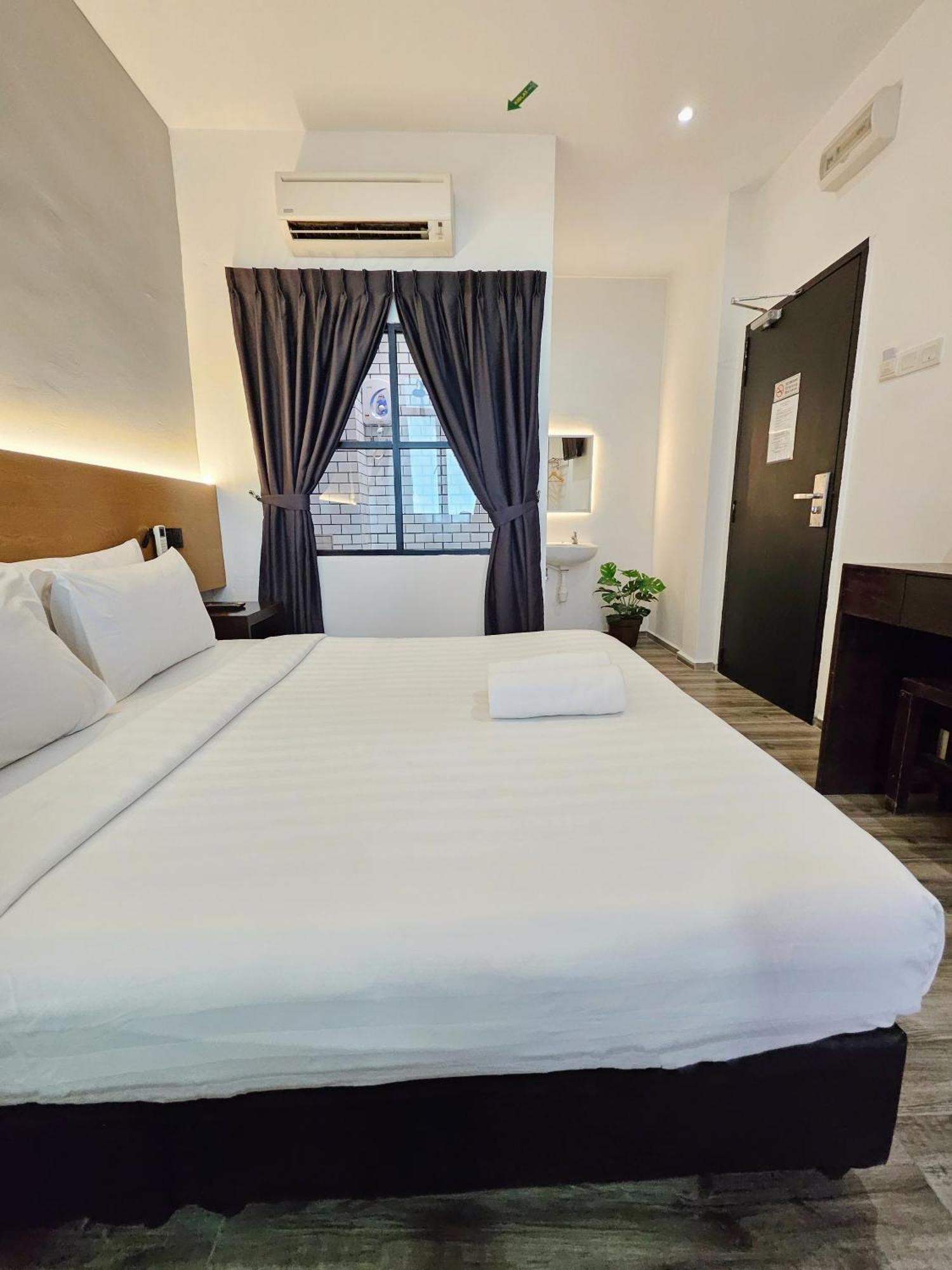By Sky Hive Inn George Town