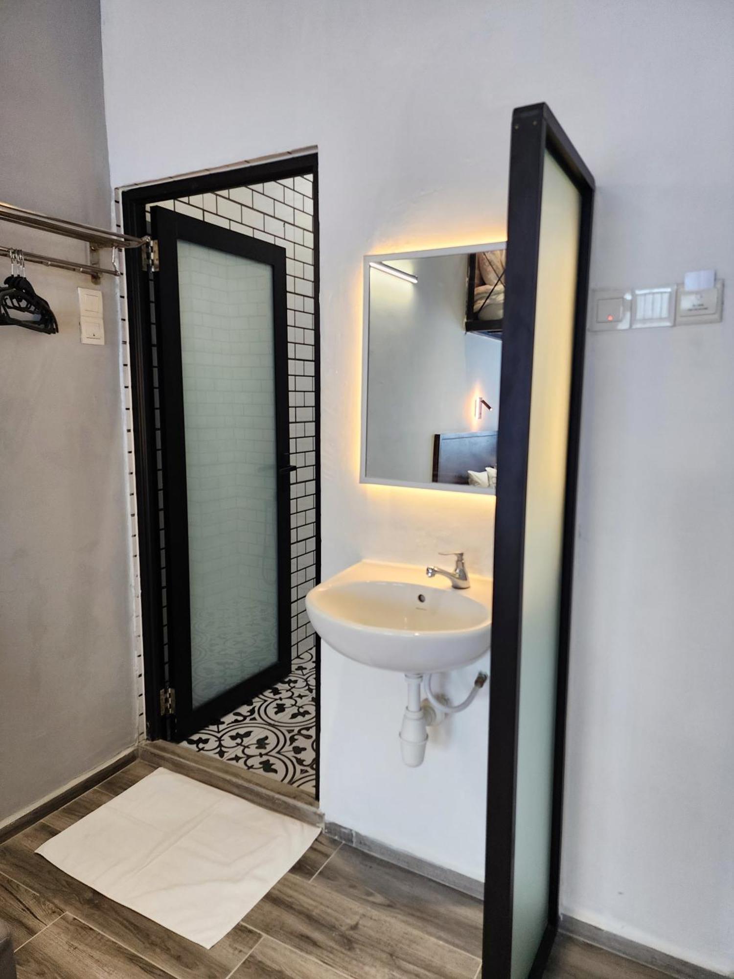 Inn By Sky Hive George Town