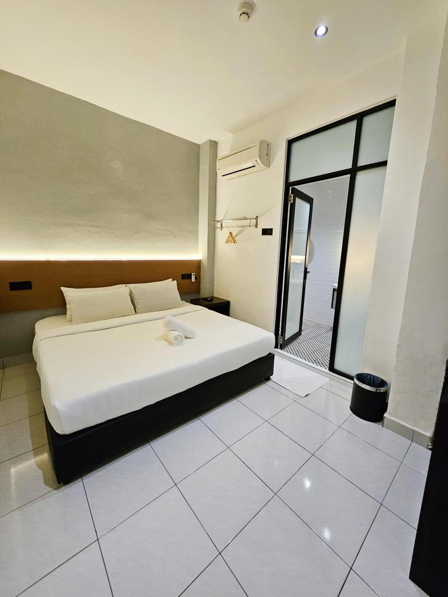 By Sky Hive Penginapan *