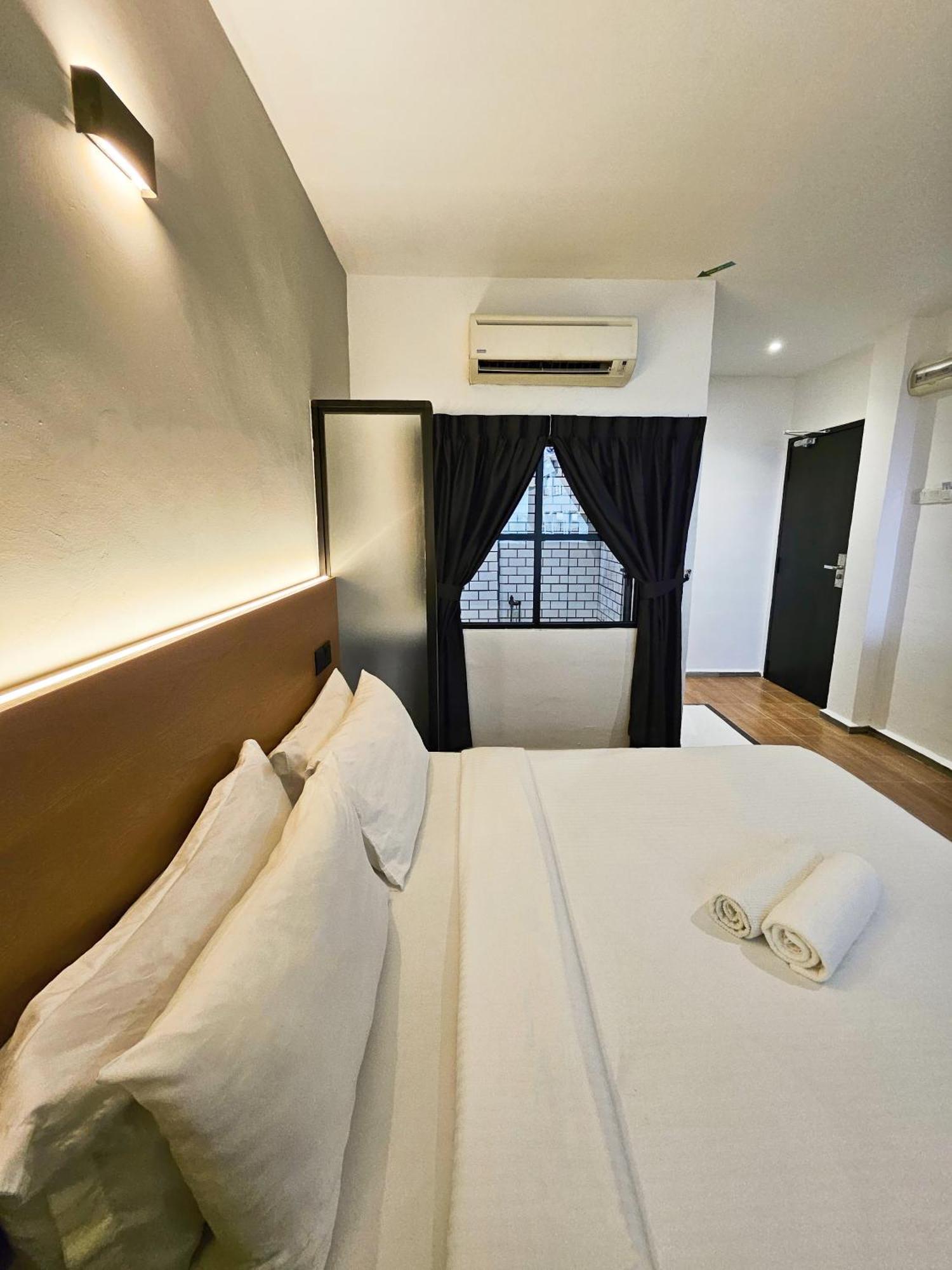 By Sky Hive Penginapan