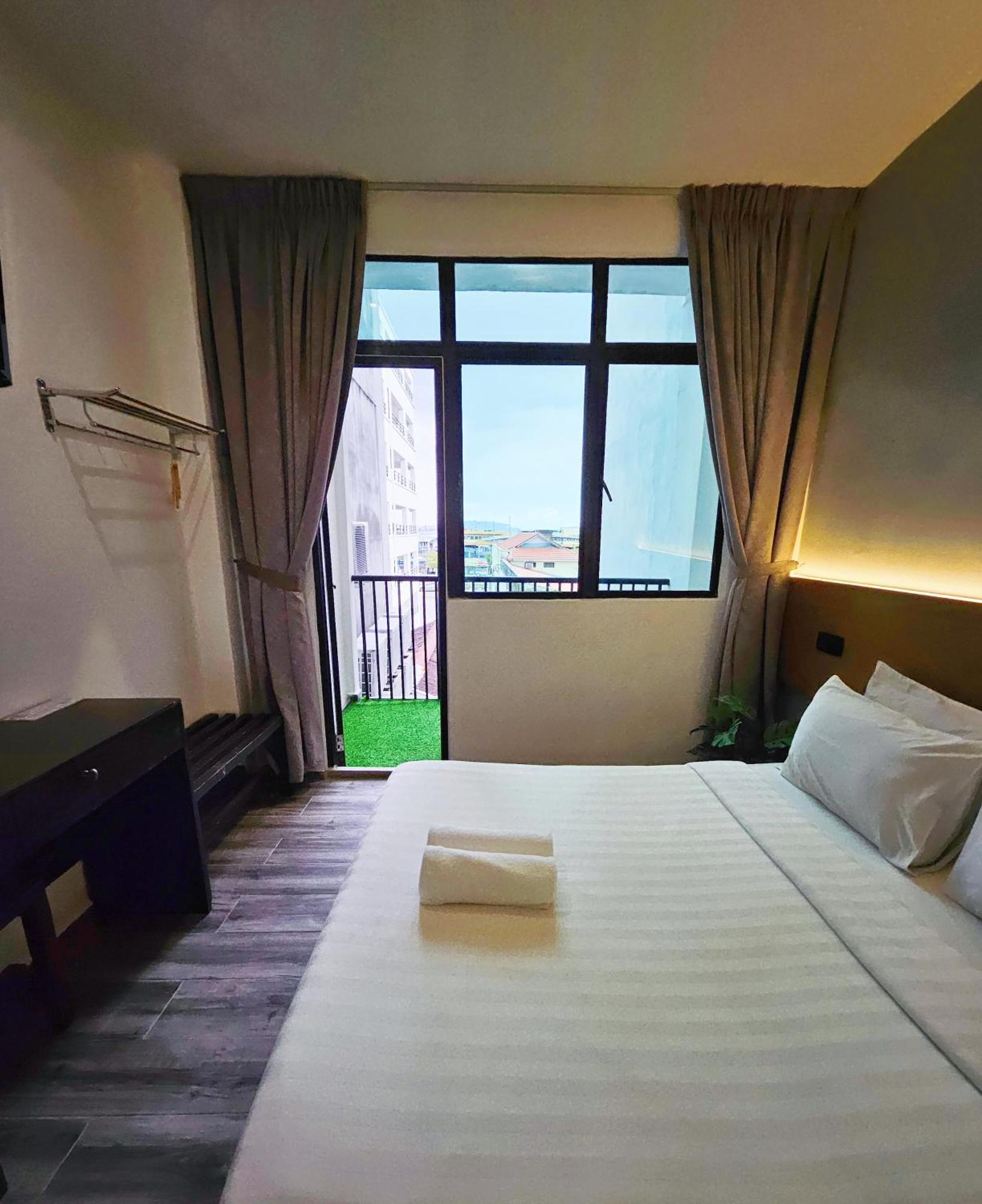 By Sky Hive Penginapan Georgetown